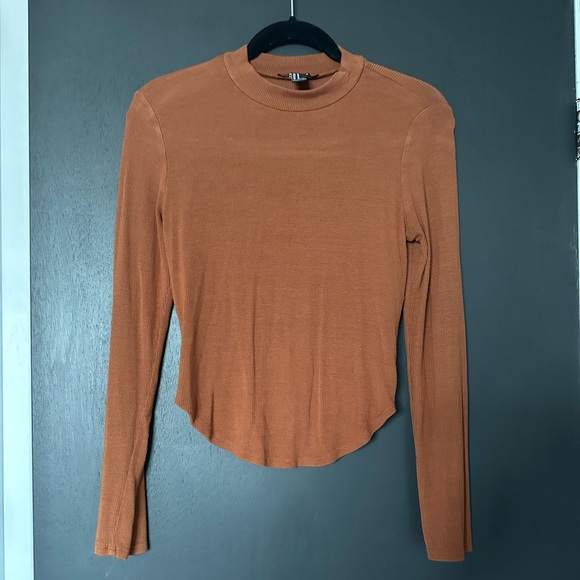 Forever 21 Crop Top with Back Detail - Size Medium - Picture 1 of 3